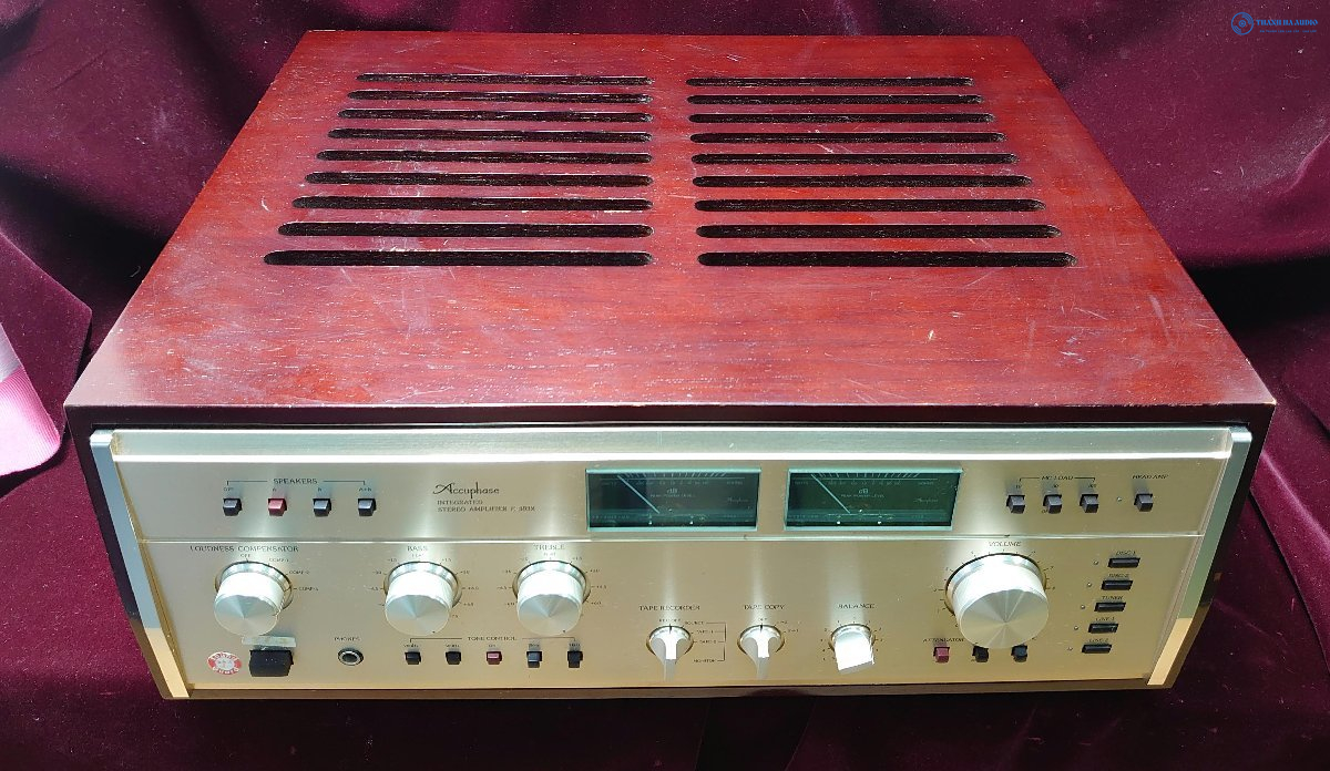 Accuphase E-303 mat truoc