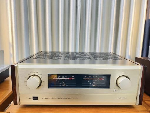 ACCUPHASE E-305 mat truoc