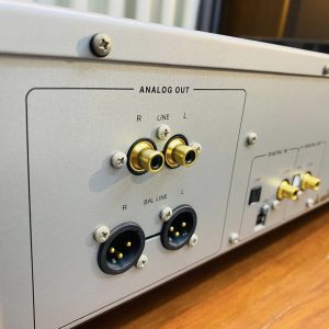 LUXMAN D-05u dau ra