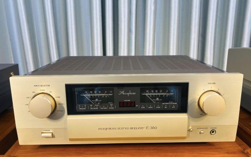 ACCUPHASE E-360 mat truoc