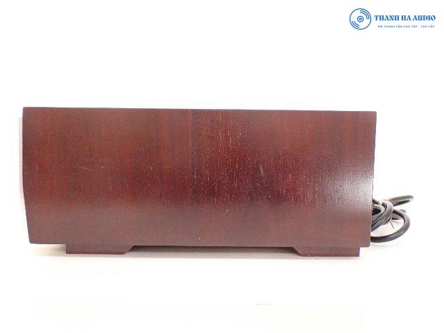 Accuphase E-302 canh ben