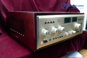 Accuphase E-303 canh trai