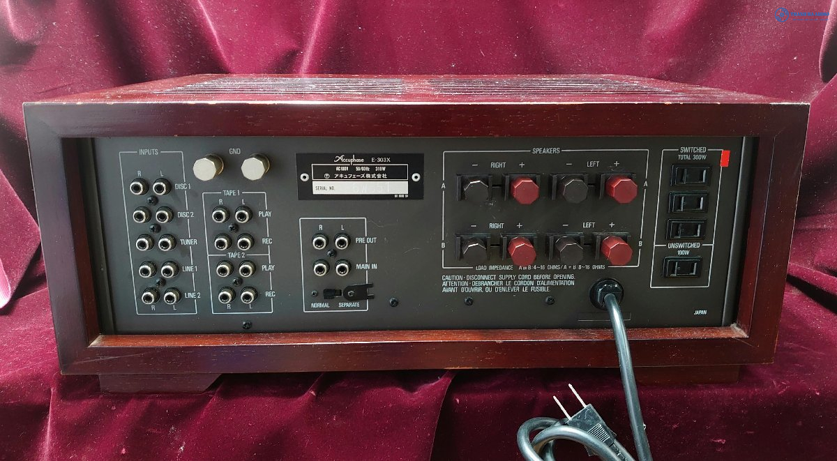 Accuphase E-303 mat sau