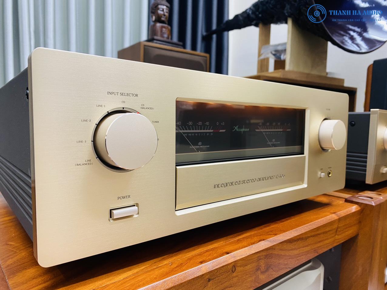 Accuphase e 406 canh trai