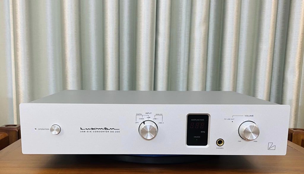 LUXMAN-DA-200 mat truoc