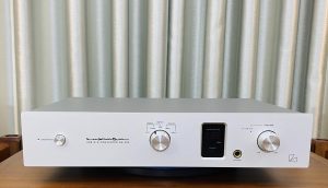 LUXMAN-DA-200 mat truoc