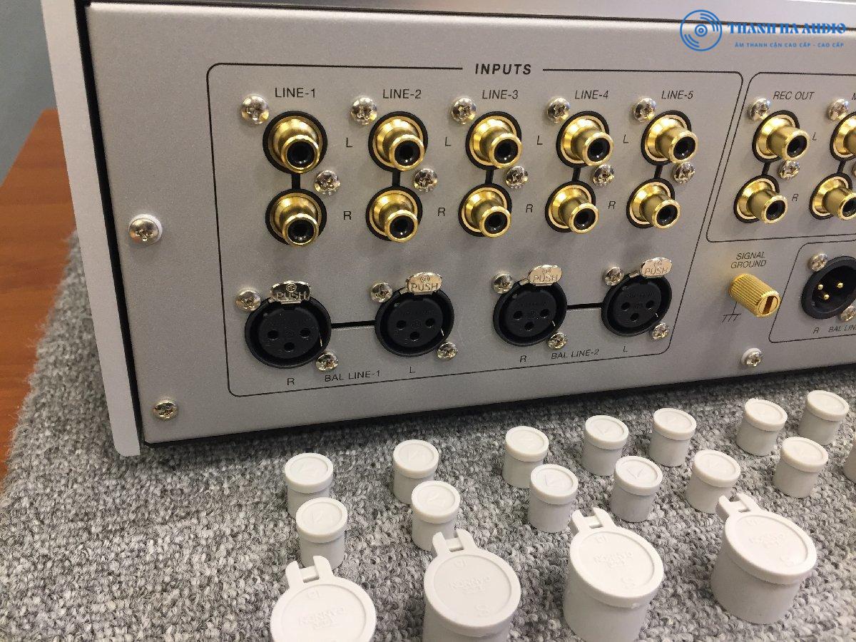 Luxman C700U ngo vao