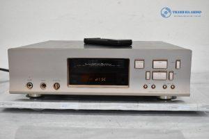 Luxman D700s mat truoc