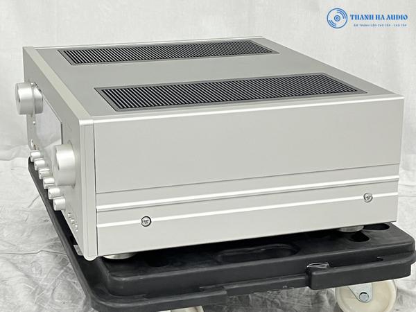 Luxman L-550A canh ben