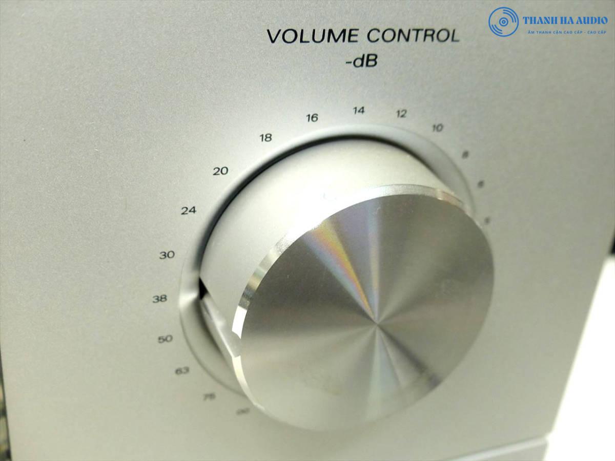 Luxman L-590AII goc phai