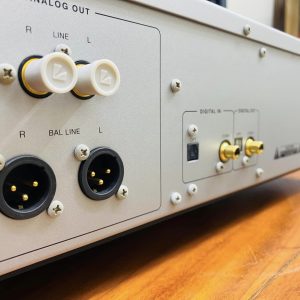 Luxman D 05 cong ket noi