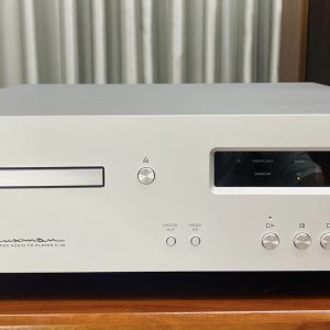 Luxman D 05 mat truoc