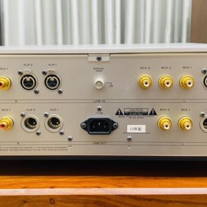 Esoteric C-02 mat sau