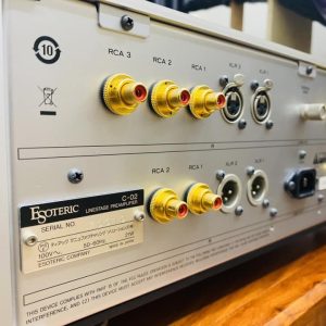 Esoteric C-02 mat sau trai